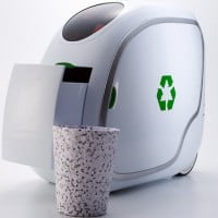 Une poubelle qui fabrique des poubelles en papier ?!
