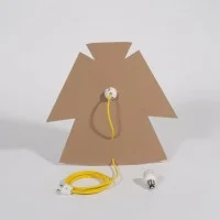 Lampe en carton prédécoupée dans du carton recyclé