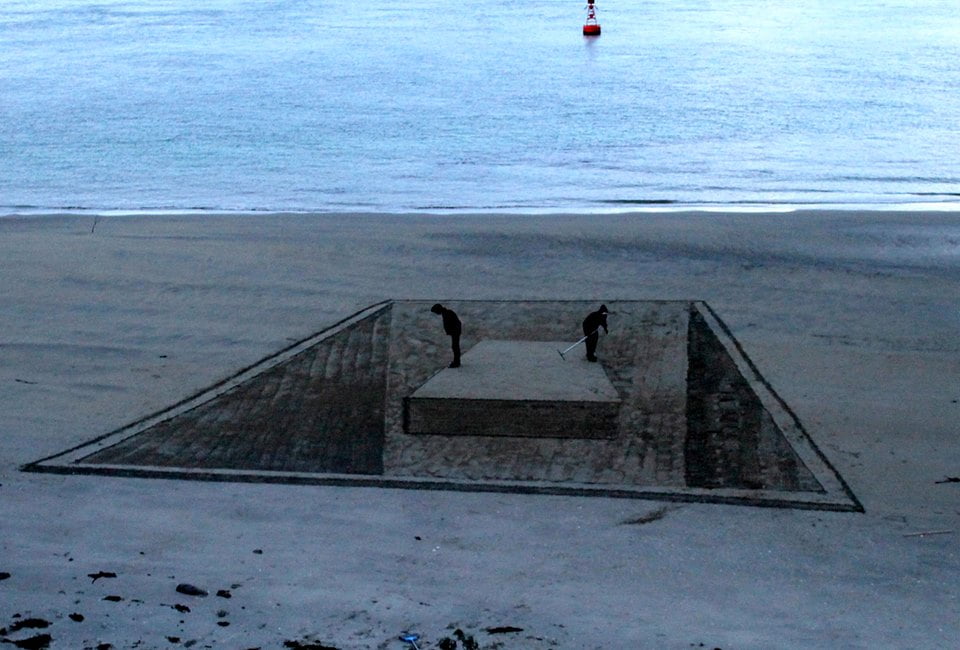 Dessins en trompe l’œil dans le sable sable par Ben Harkins