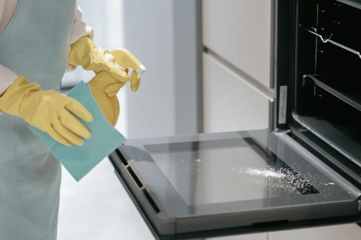 nettoyage du four avec des produits naturels