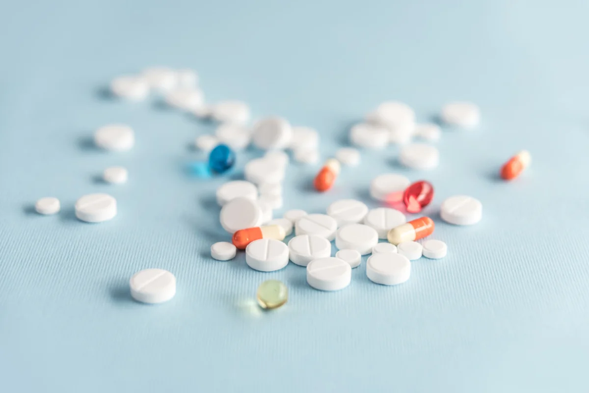 gros plan sur des médicaments sans leur emballage