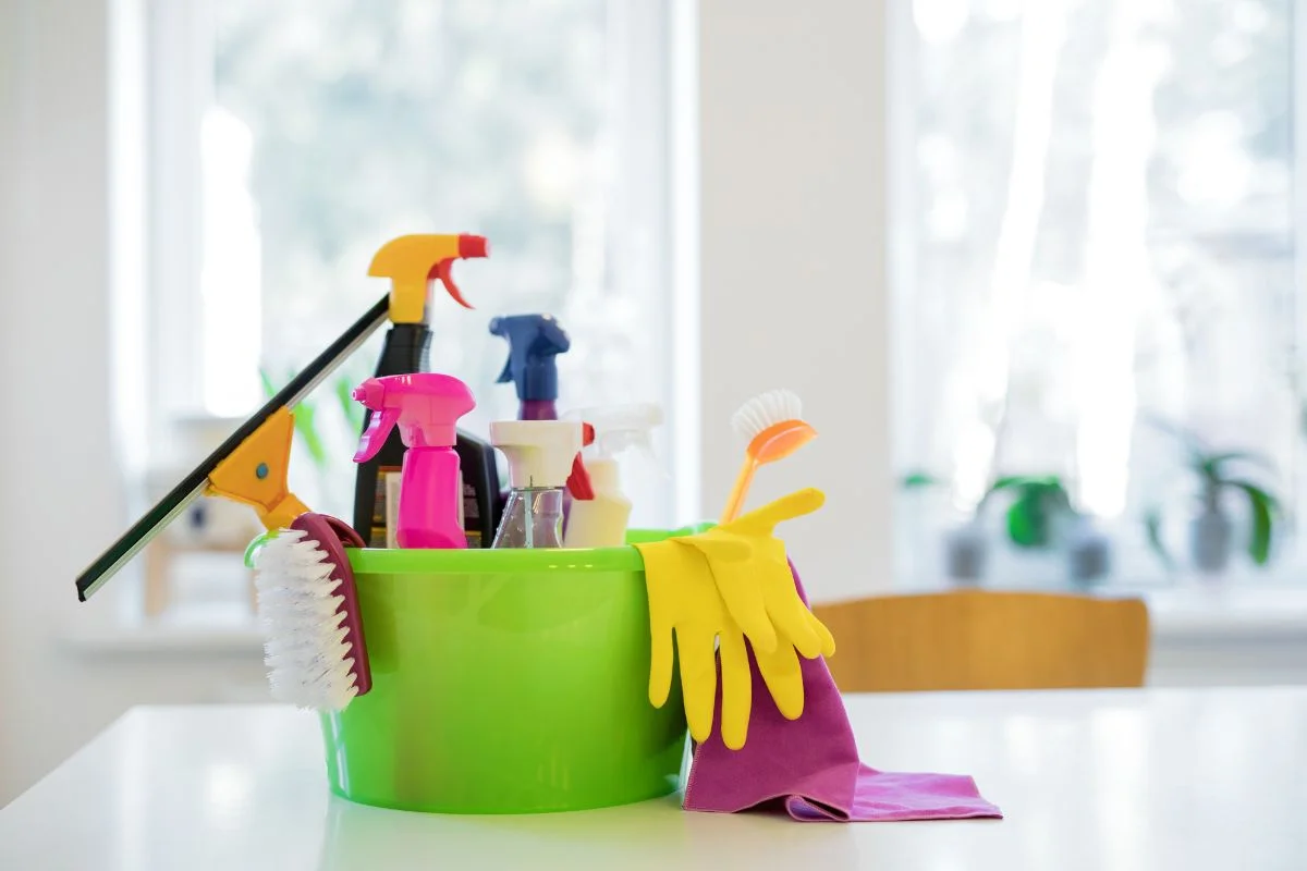 divers produits pour faire le ménage