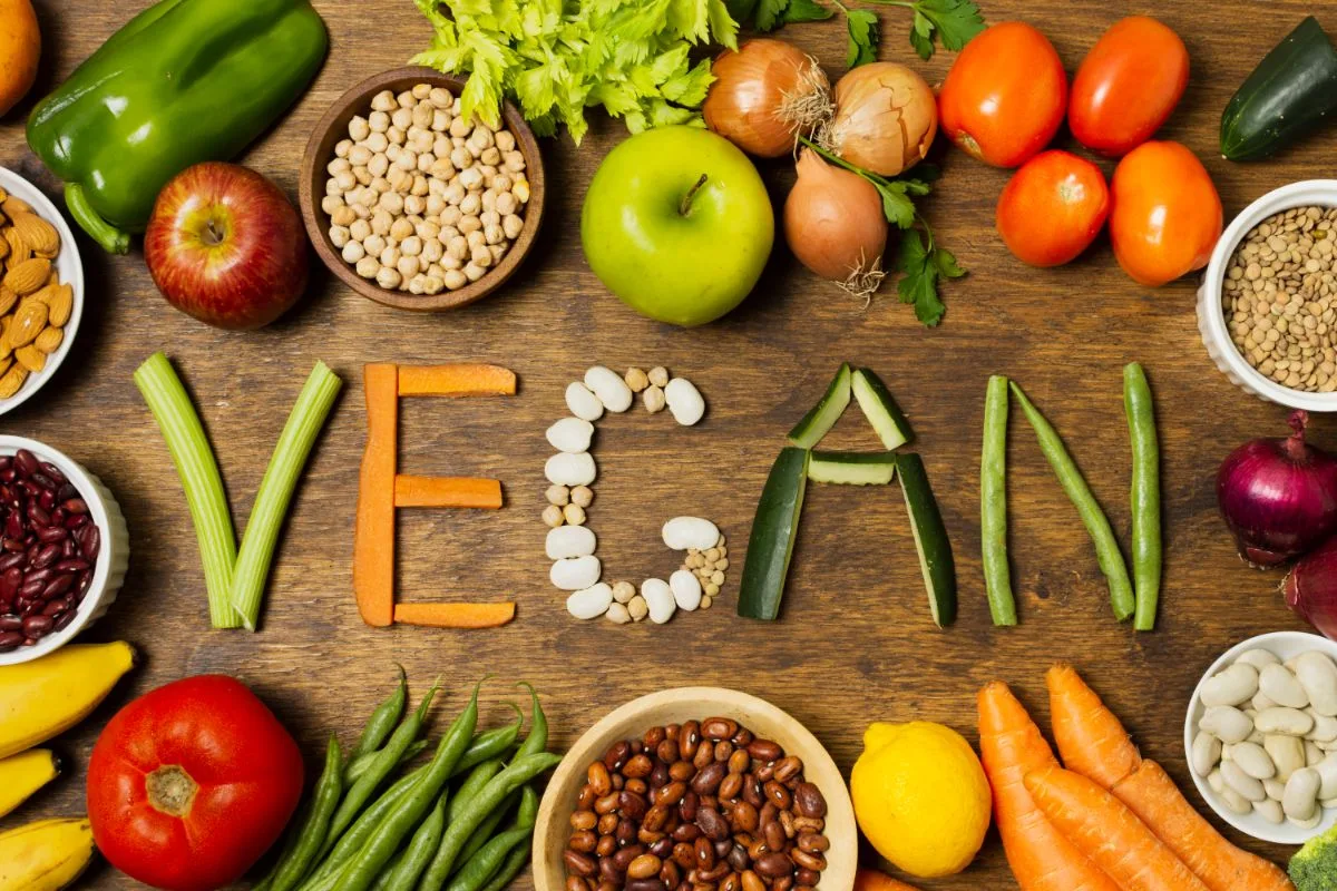 végan écrit avec des légumes